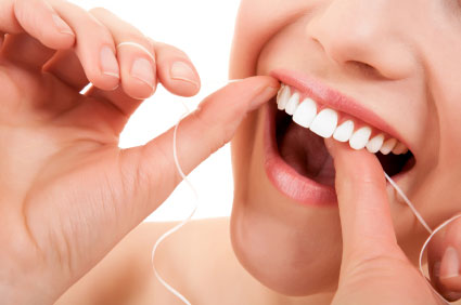 clinica internacional odontologia cuidado dientes hilo