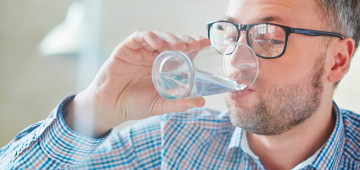 alimentos saludables comer en verano beber agua